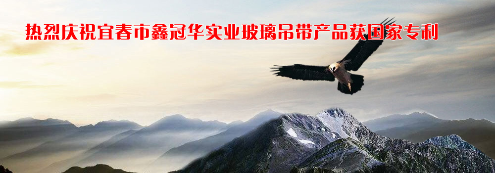 窓際にいる女性